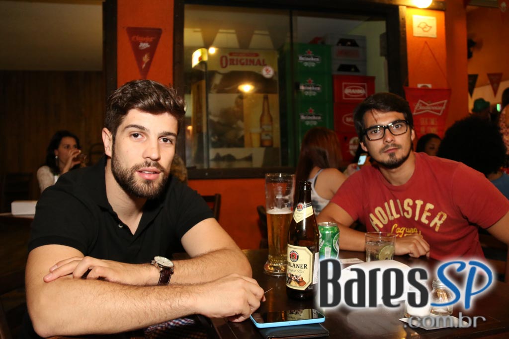 Caetano's Bar tocou música alemã ao vivo para acompanhar a cerveja Paulaner - Unisal