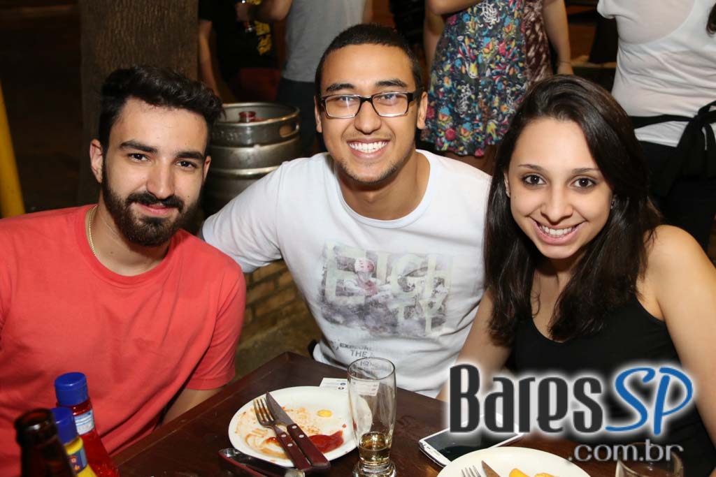 Caetano's Bar tocou música alemã ao vivo para acompanhar a cerveja Paulaner - Unisal Caetano's Bar tocou música alemã ao vivo para acompanhar a cerveja Paulaner - Unisal