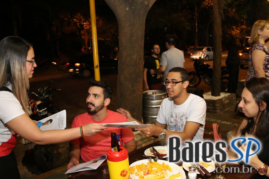 Caetano's Bar tocou música alemã ao vivo para acompanhar a cerveja Paulaner - Unisal Caetano's Bar tocou música alemã ao vivo para acompanhar a cerveja Paulaner - Unisal