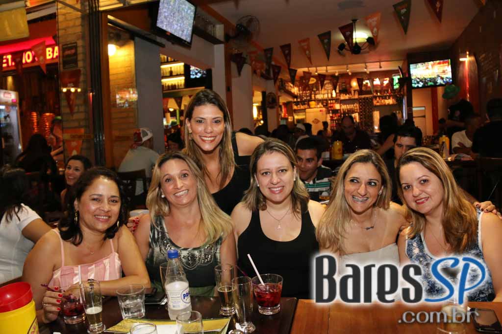 Caetano's Bar tocou música alemã ao vivo para acompanhar a cerveja Paulaner - Unisal Caetano's Bar tocou música alemã ao vivo para acompanhar a cerveja Paulaner - Unisal