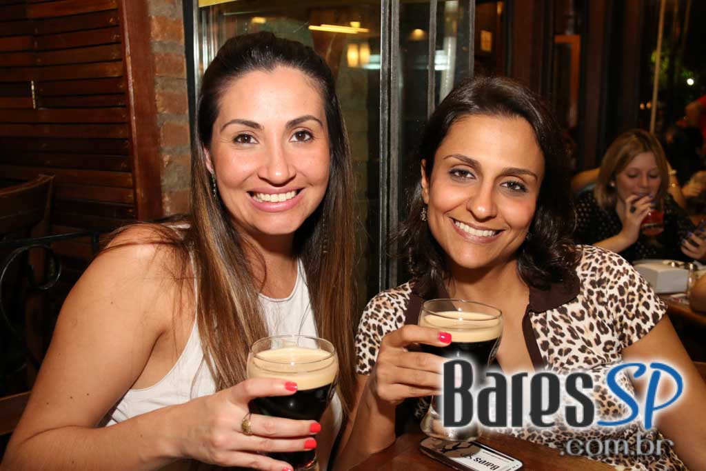 Caetano's Bar tocou música alemã ao vivo para acompanhar a cerveja Paulaner - Unisal Caetano's Bar tocou música alemã ao vivo para acompanhar a cerveja Paulaner - Unisal