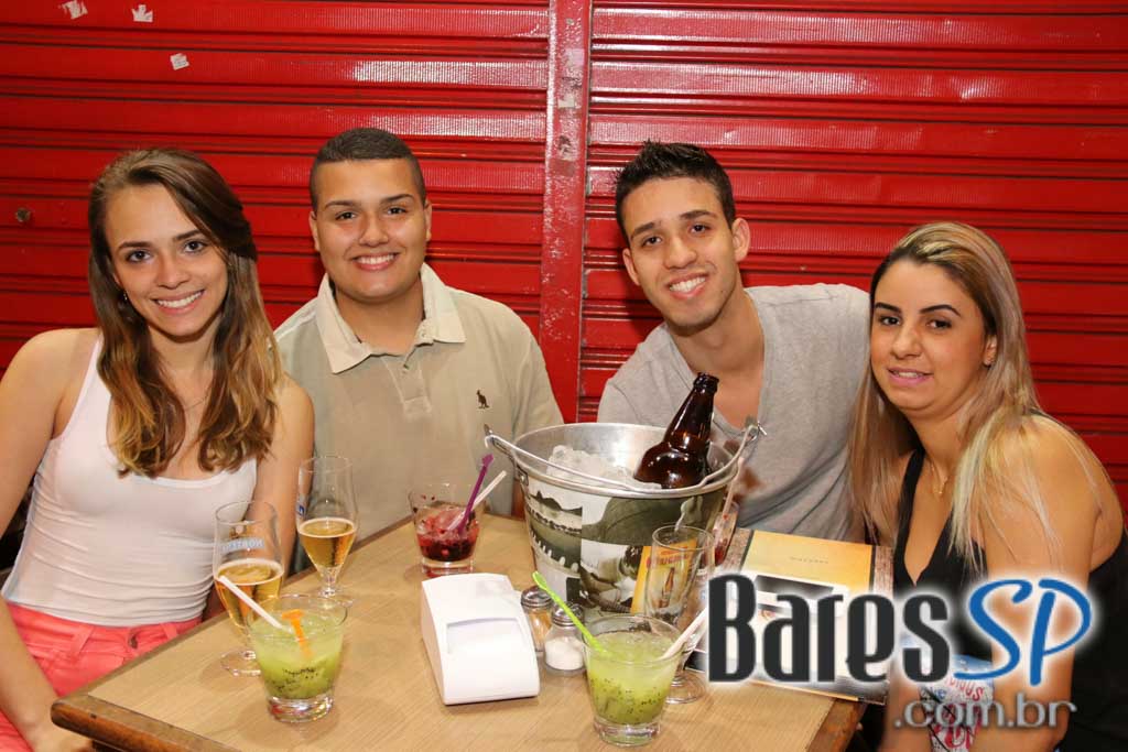 Caetano's Bar tocou música alemã ao vivo para acompanhar a cerveja Paulaner - Unisal Caetano's Bar tocou música alemã ao vivo para acompanhar a cerveja Paulaner - Unisal