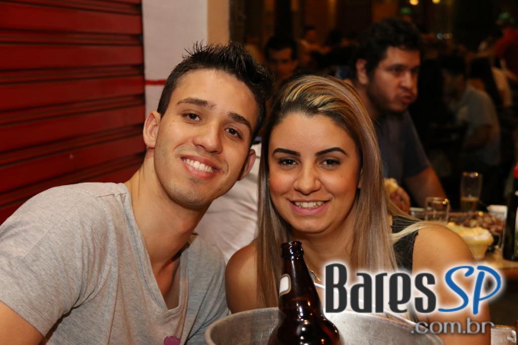 Caetano's Bar tocou música alemã ao vivo para acompanhar a cerveja Paulaner - Unisal Caetano's Bar tocou música alemã ao vivo para acompanhar a cerveja Paulaner - Unisal