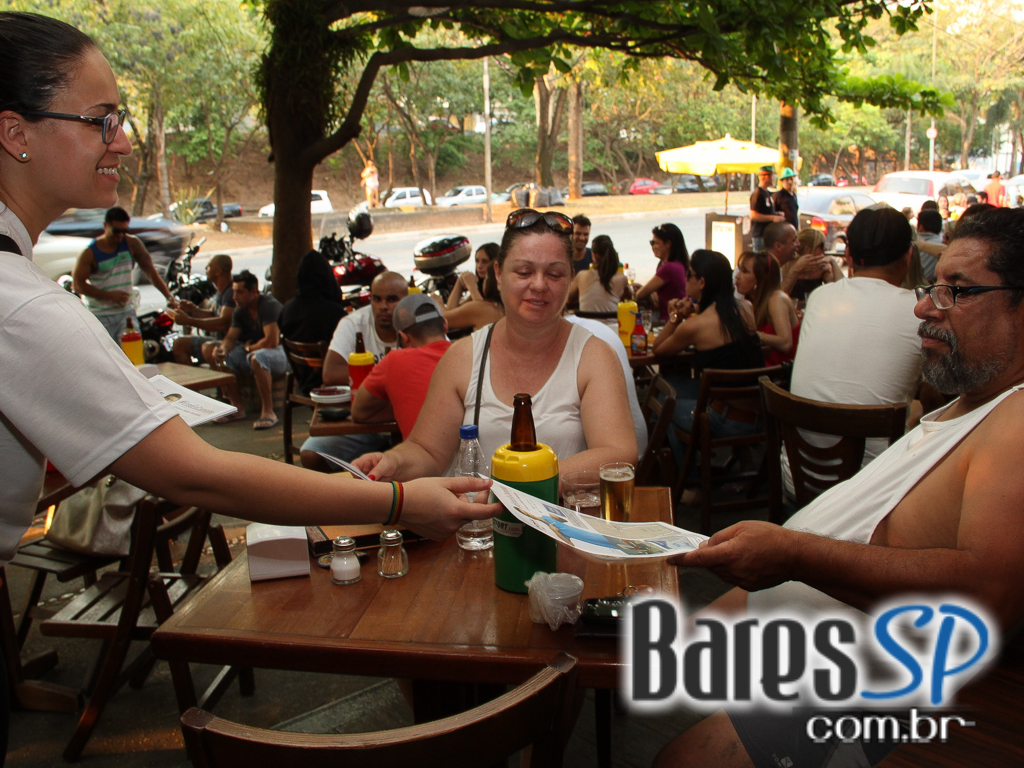 Caetano's Bar ofereceu música alemã ao vivo com cerveja Paulaner - Unisal Caetano's Bar ofereceu música alemã ao vivo com cerveja Paulaner - Unisal