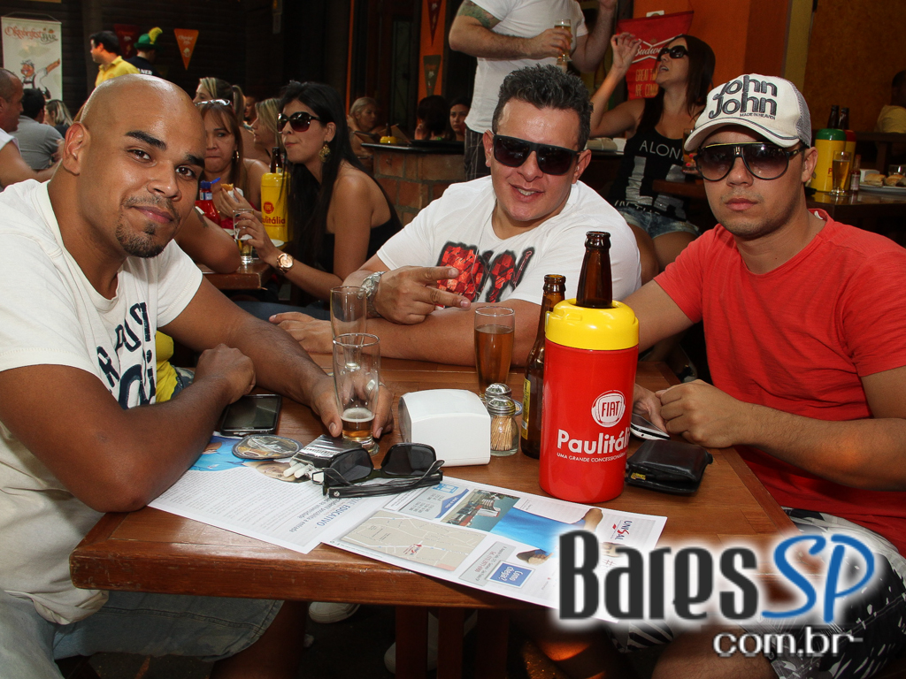 Caetano's Bar ofereceu música alemã ao vivo com cerveja Paulaner - Unisal Caetano's Bar ofereceu música alemã ao vivo com cerveja Paulaner - Unisal