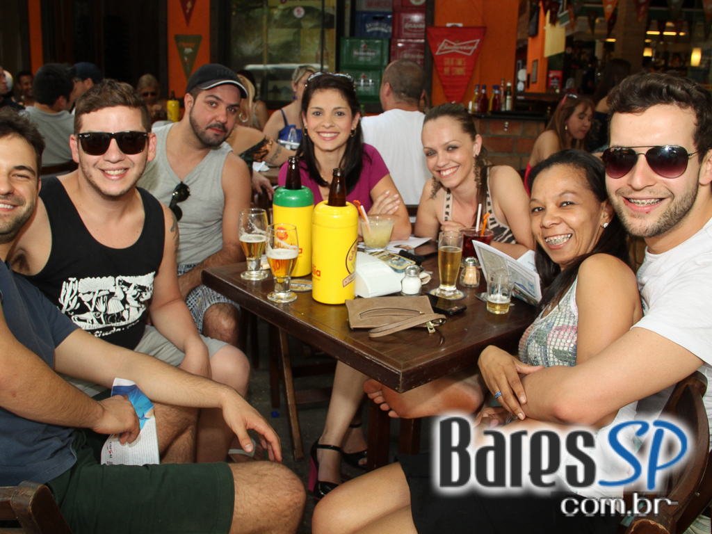 Caetano's Bar ofereceu música alemã ao vivo com cerveja Paulaner - Unisal Caetano's Bar ofereceu música alemã ao vivo com cerveja Paulaner - Unisal