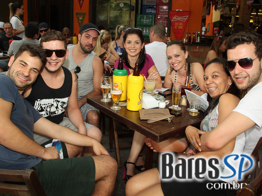 Caetano's Bar ofereceu música alemã ao vivo com cerveja Paulaner - Unisal Caetano's Bar ofereceu música alemã ao vivo com cerveja Paulaner - Unisal