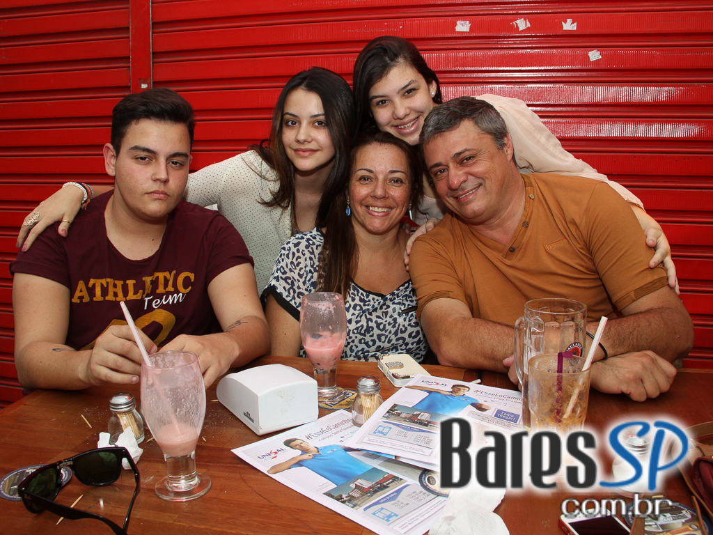 Caetano's Bar ofereceu música alemã ao vivo com cerveja Paulaner - Unisal Caetano's Bar ofereceu música alemã ao vivo com cerveja Paulaner - Unisal