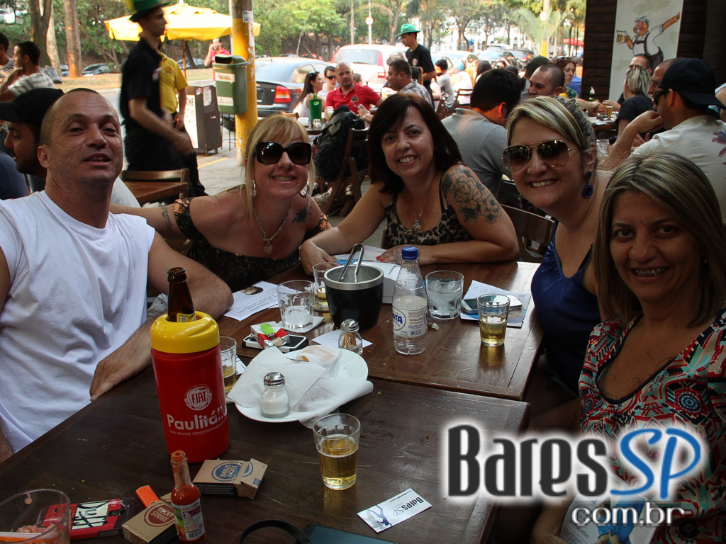 Caetano's Bar ofereceu música alemã ao vivo com cerveja Paulaner - Unisal Caetano's Bar ofereceu música alemã ao vivo com cerveja Paulaner - Unisal