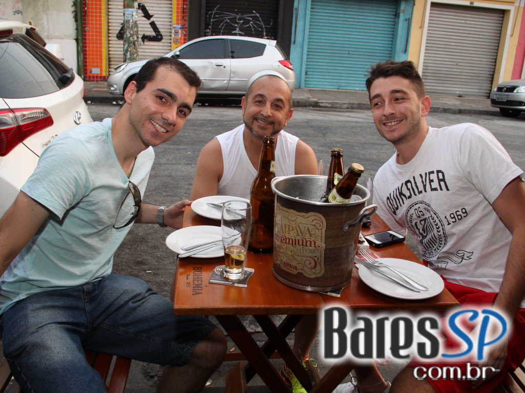Cardápio variado com porções e cervejas gelada no Famoso Bar do Justo no domingo - Unisal Cardápio variado com porções e cervejas gelada no Famoso Bar do Justo no domingo - Unisal