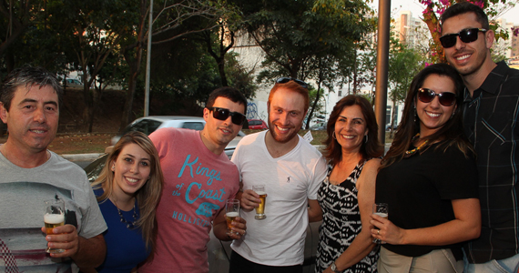 Música tradicional alemã na Oktoberfest do Villa Caetano's Bar - Unisal