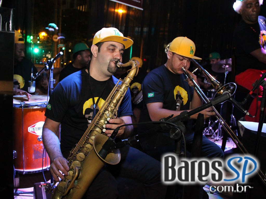 Versão Brasileira com Ivo Meirelles e Convidados no Dezoito Bar Versão Brasileira com Ivo Meirelles e Convidados no Dezoito Bar