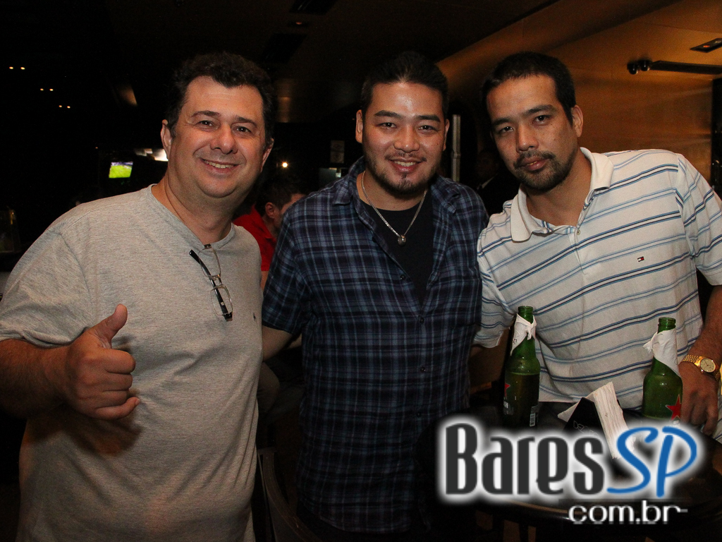 Versão Brasileira com Ivo Meirelles e Convidados no Dezoito Bar Versão Brasileira com Ivo Meirelles e Convidados no Dezoito Bar