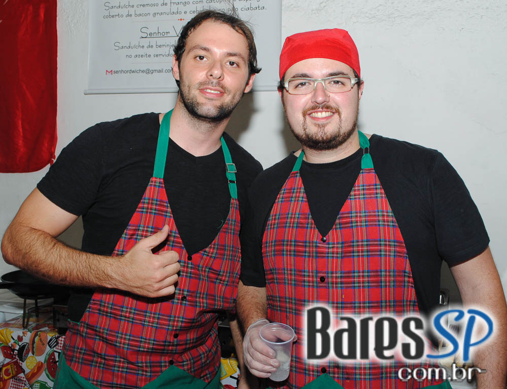 Aconteceu no domingo a Feira Gastronômica Panela na Rua na Praça Benedito Calixto Aconteceu no domingo a Feira Gastronômica Panela na Rua na Praça Benedito Calixto