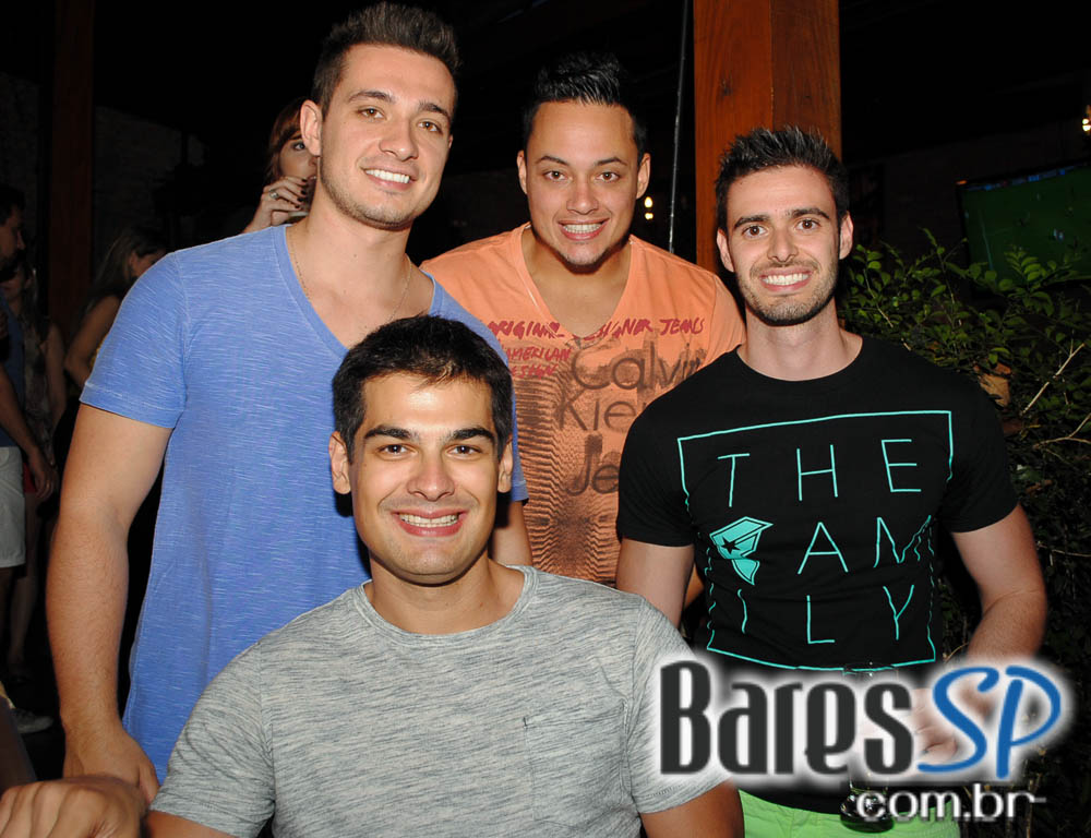 Quintal do Espeto ofereceu show de MPB com Vinicius & Juca Quintal do Espeto ofereceu show de MPB com Vinicius & Juca