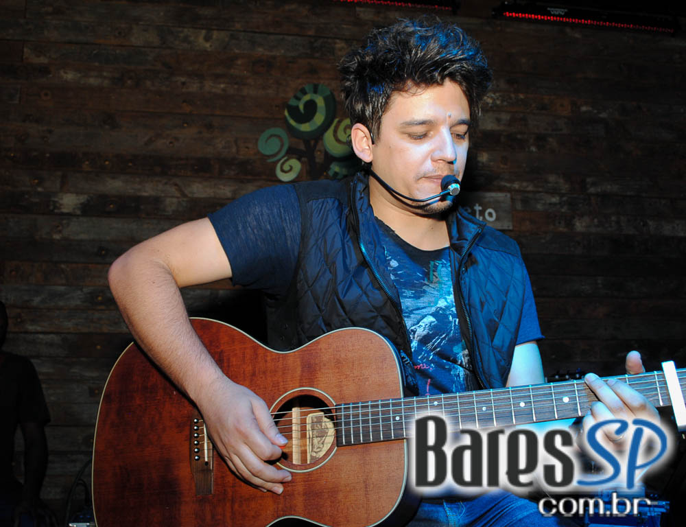 Quintal do Espeto ofereceu show de MPB com Vinicius & Juca Quintal do Espeto ofereceu show de MPB com Vinicius & Juca