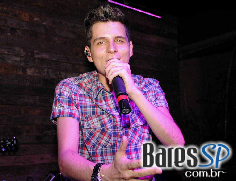 Quintal do Espeto ofereceu show de MPB com Vinicius & Juca Quintal do Espeto ofereceu show de MPB com Vinicius & Juca