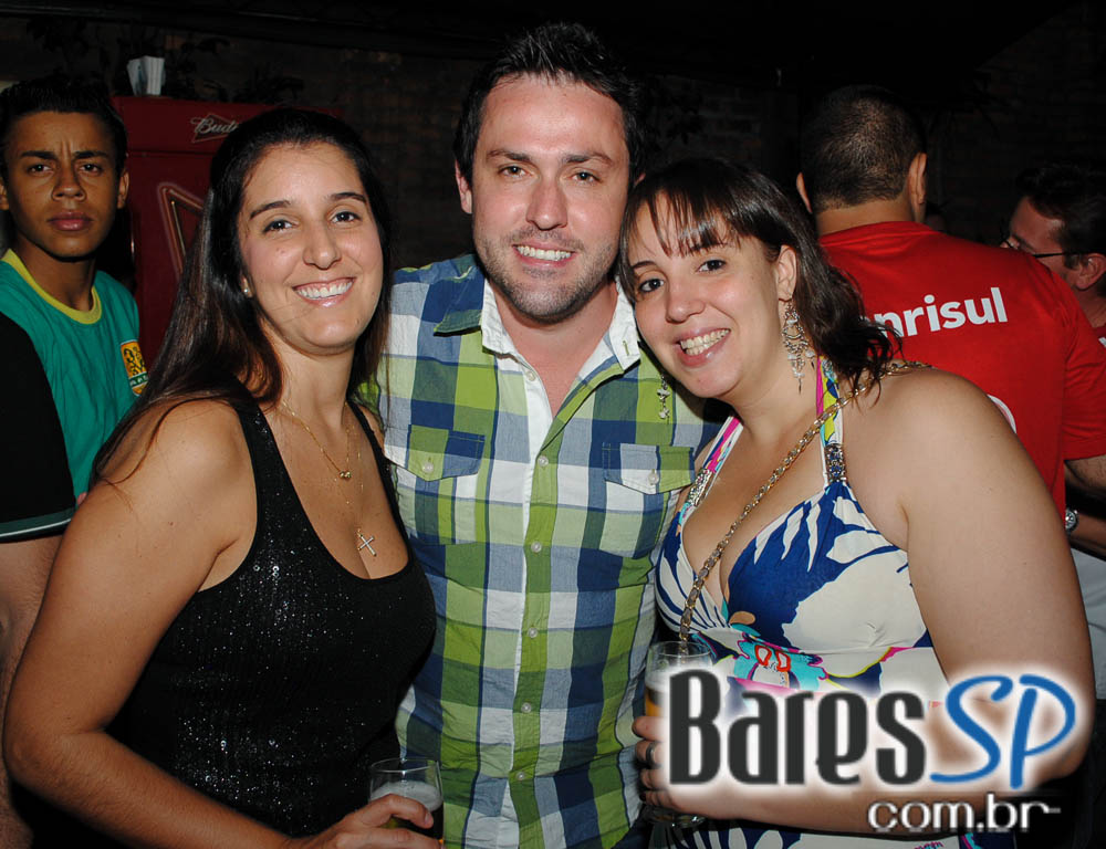 Quintal do Espeto ofereceu show de MPB com Vinicius & Juca Quintal do Espeto ofereceu show de MPB com Vinicius & Juca