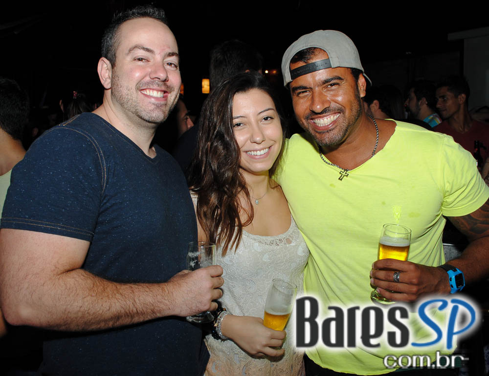 Quintal do Espeto ofereceu show de MPB com Vinicius & Juca Quintal do Espeto ofereceu show de MPB com Vinicius & Juca