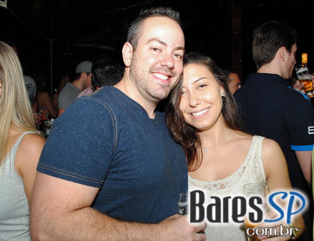 Quintal do Espeto ofereceu show de MPB com Vinicius & Juca Quintal do Espeto ofereceu show de MPB com Vinicius & Juca