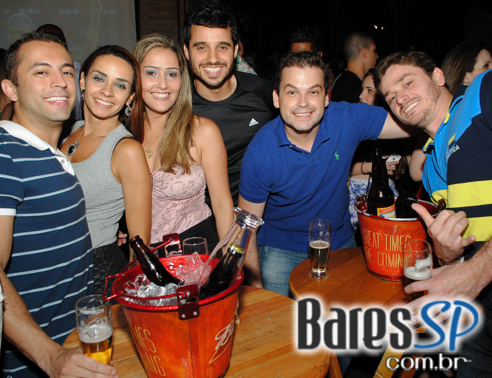 Quintal do Espeto ofereceu show de MPB com Vinicius & Juca Quintal do Espeto ofereceu show de MPB com Vinicius & Juca