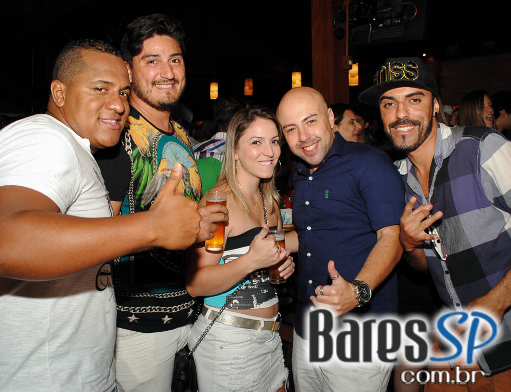 Quintal do Espeto ofereceu show de MPB com Vinicius & Juca Quintal do Espeto ofereceu show de MPB com Vinicius & Juca