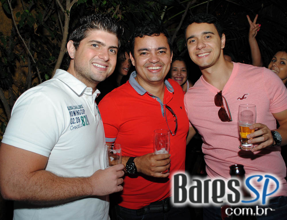 Quintal do Espeto ofereceu show de MPB com Vinicius & Juca Quintal do Espeto ofereceu show de MPB com Vinicius & Juca