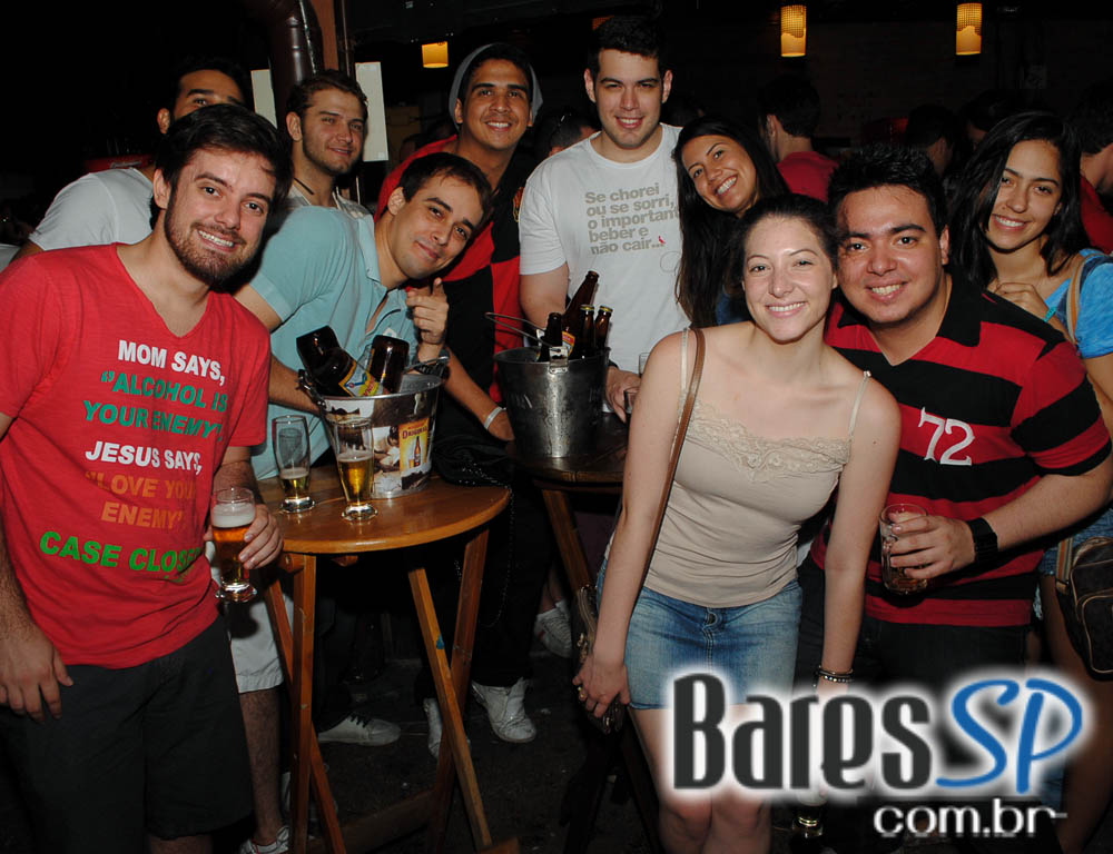 Quintal do Espeto ofereceu show de MPB com Vinicius & Juca Quintal do Espeto ofereceu show de MPB com Vinicius & Juca