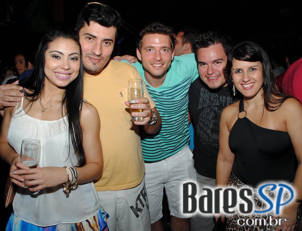 Quintal do Espeto ofereceu show de MPB com Vinicius & Juca Quintal do Espeto ofereceu show de MPB com Vinicius & Juca