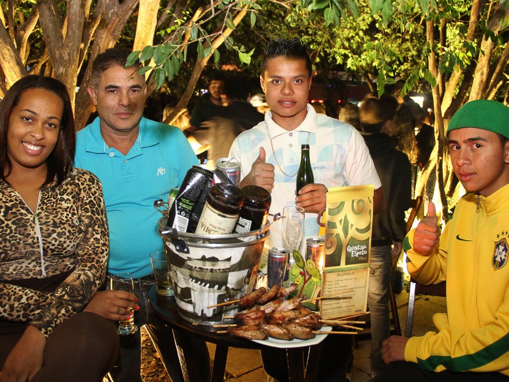 Quintal do Espeto inaugurou sua 4 ª unidade com show do cantor Jorge Aragão Quintal do Espeto inaugurou sua 4 ª unidade com show do cantor Jorge Aragão