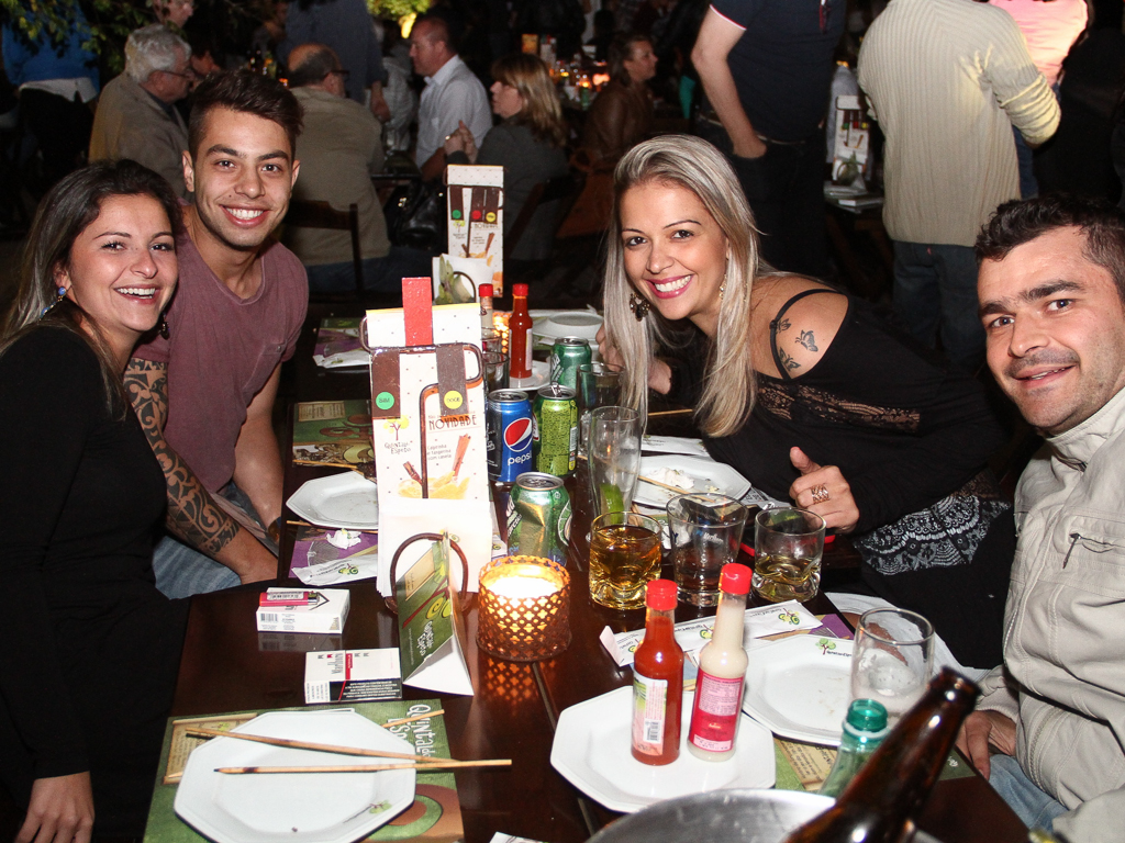 Quintal do Espeto inaugurou sua 4 ª unidade com show do cantor Jorge Aragão Quintal do Espeto inaugurou sua 4 ª unidade com show do cantor Jorge Aragão