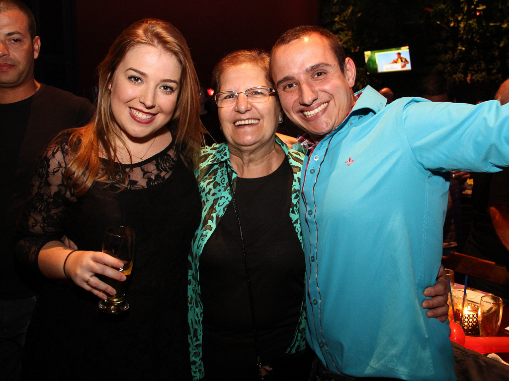 Quintal do Espeto inaugurou sua 4 ª unidade com show do cantor Jorge Aragão Quintal do Espeto inaugurou sua 4 ª unidade com show do cantor Jorge Aragão