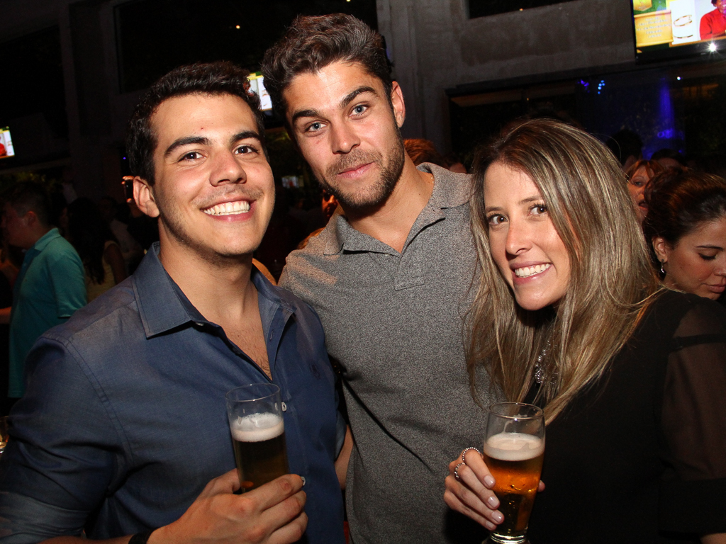 Quintal do Espeto inaugurou sua 4 ª unidade com show do cantor Jorge Aragão Quintal do Espeto inaugurou sua 4 ª unidade com show do cantor Jorge Aragão