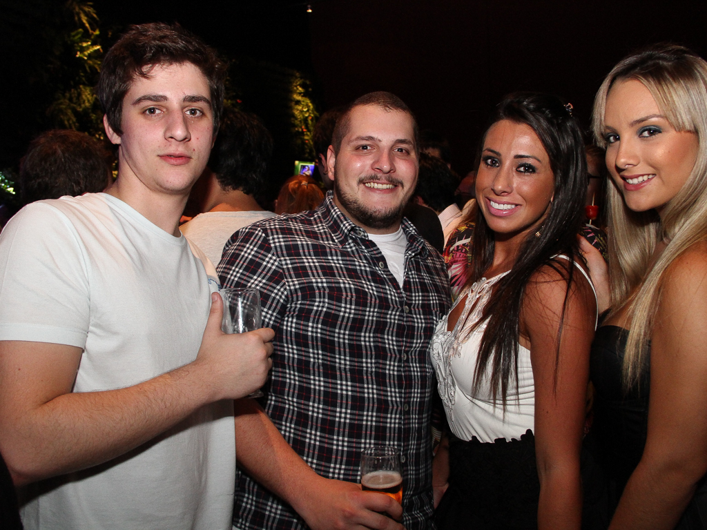 Quintal do Espeto inaugurou sua 4 ª unidade com show do cantor Jorge Aragão Quintal do Espeto inaugurou sua 4 ª unidade com show do cantor Jorge Aragão