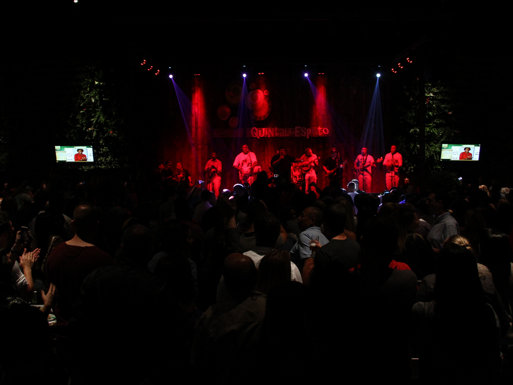 Quintal do Espeto inaugurou sua 4 ª unidade com show do cantor Jorge Aragão Quintal do Espeto inaugurou sua 4 ª unidade com show do cantor Jorge Aragão