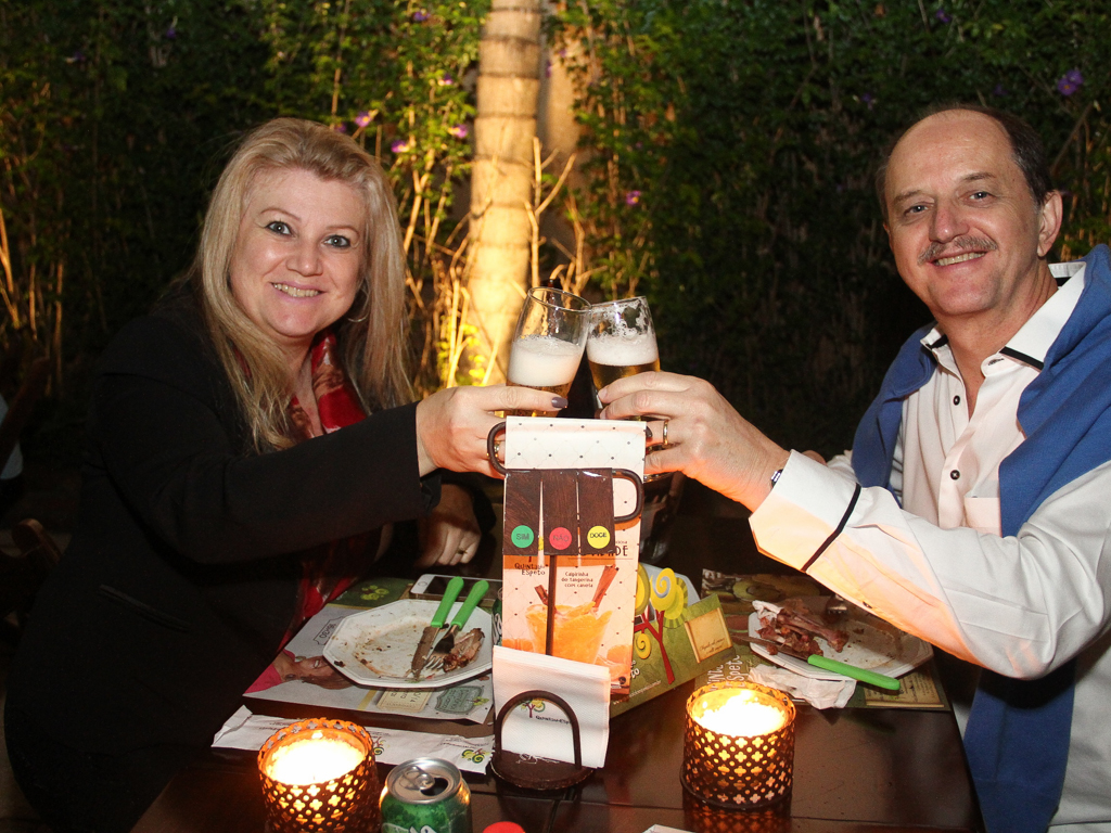 Quintal do Espeto inaugurou sua 4 ª unidade com show do cantor Jorge Aragão Quintal do Espeto inaugurou sua 4 ª unidade com show do cantor Jorge Aragão