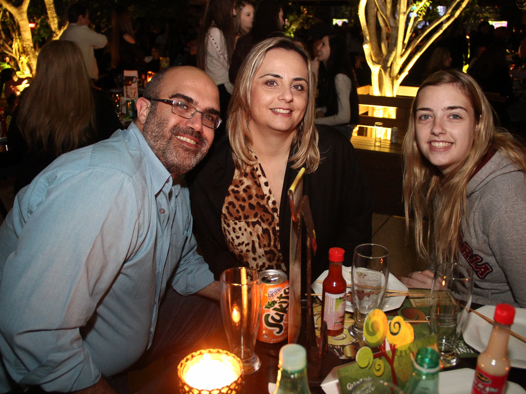 Quintal do Espeto inaugurou sua 4 ª unidade com show do cantor Jorge Aragão Quintal do Espeto inaugurou sua 4 ª unidade com show do cantor Jorge Aragão