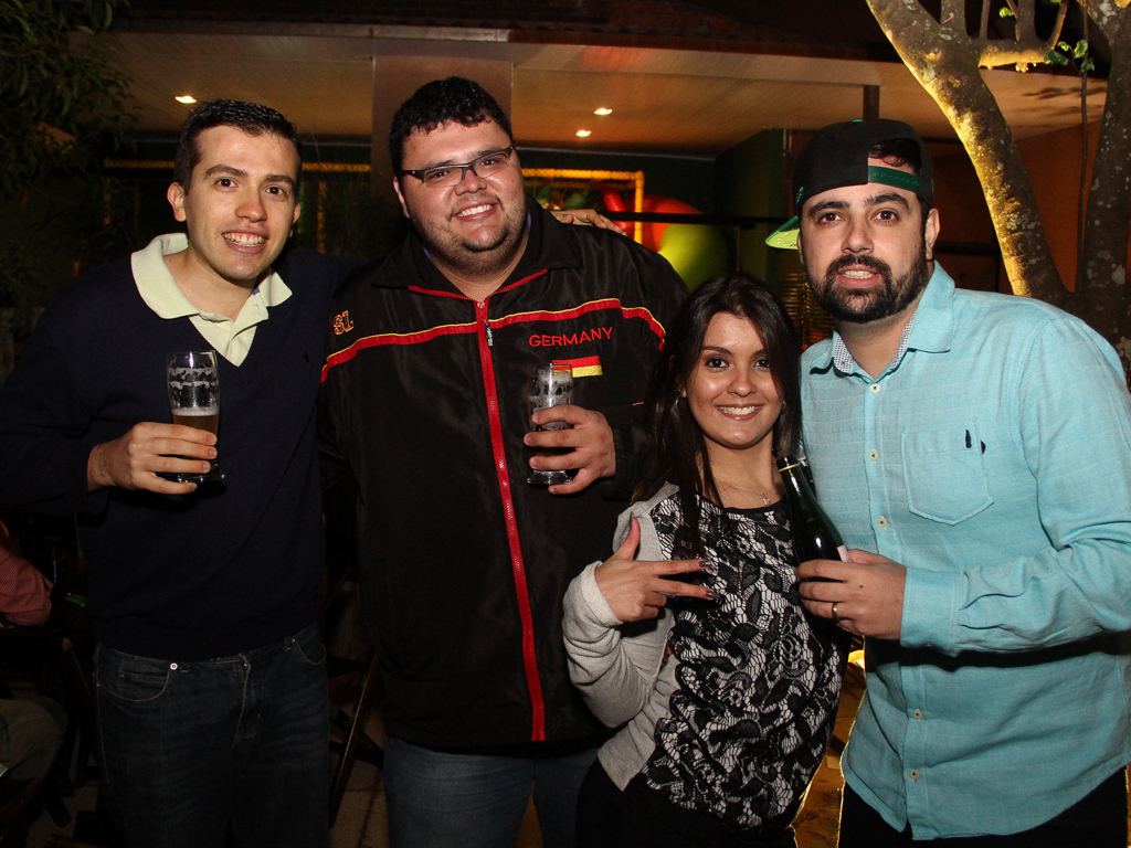 Quintal do Espeto inaugurou sua 4 ª unidade com show do cantor Jorge Aragão Quintal do Espeto inaugurou sua 4 ª unidade com show do cantor Jorge Aragão