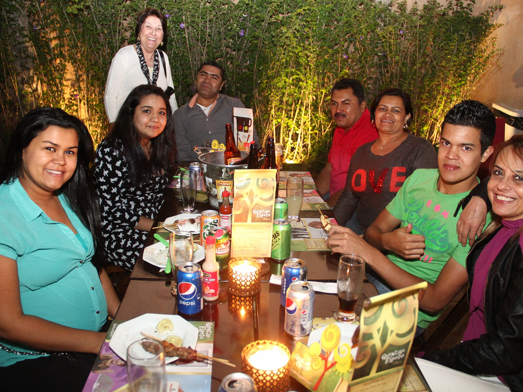 Quintal do Espeto inaugurou sua 4 ª unidade com show do cantor Jorge Aragão Quintal do Espeto inaugurou sua 4 ª unidade com show do cantor Jorge Aragão