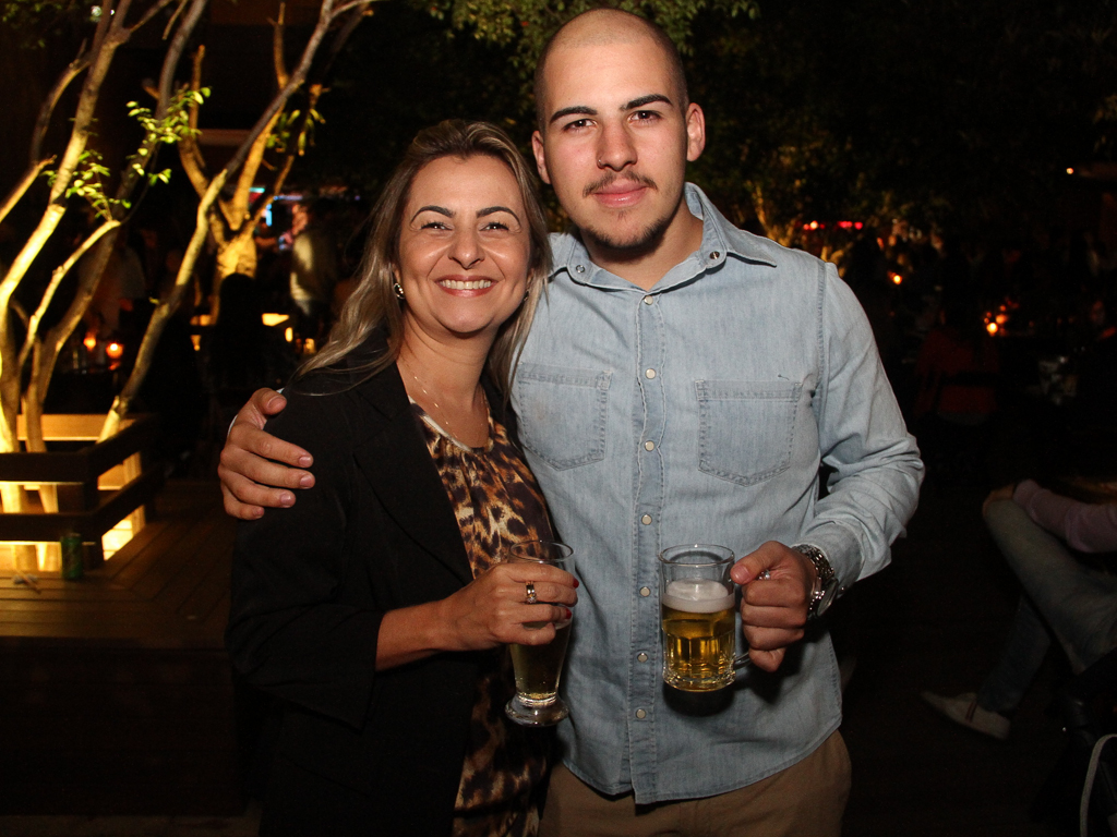 Quintal do Espeto inaugurou sua 4 ª unidade com show do cantor Jorge Aragão Quintal do Espeto inaugurou sua 4 ª unidade com show do cantor Jorge Aragão