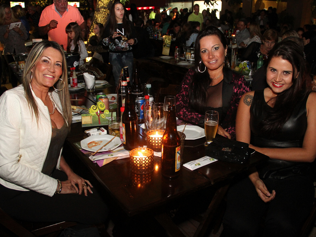 Quintal do Espeto inaugurou sua 4 ª unidade com show do cantor Jorge Aragão Quintal do Espeto inaugurou sua 4 ª unidade com show do cantor Jorge Aragão