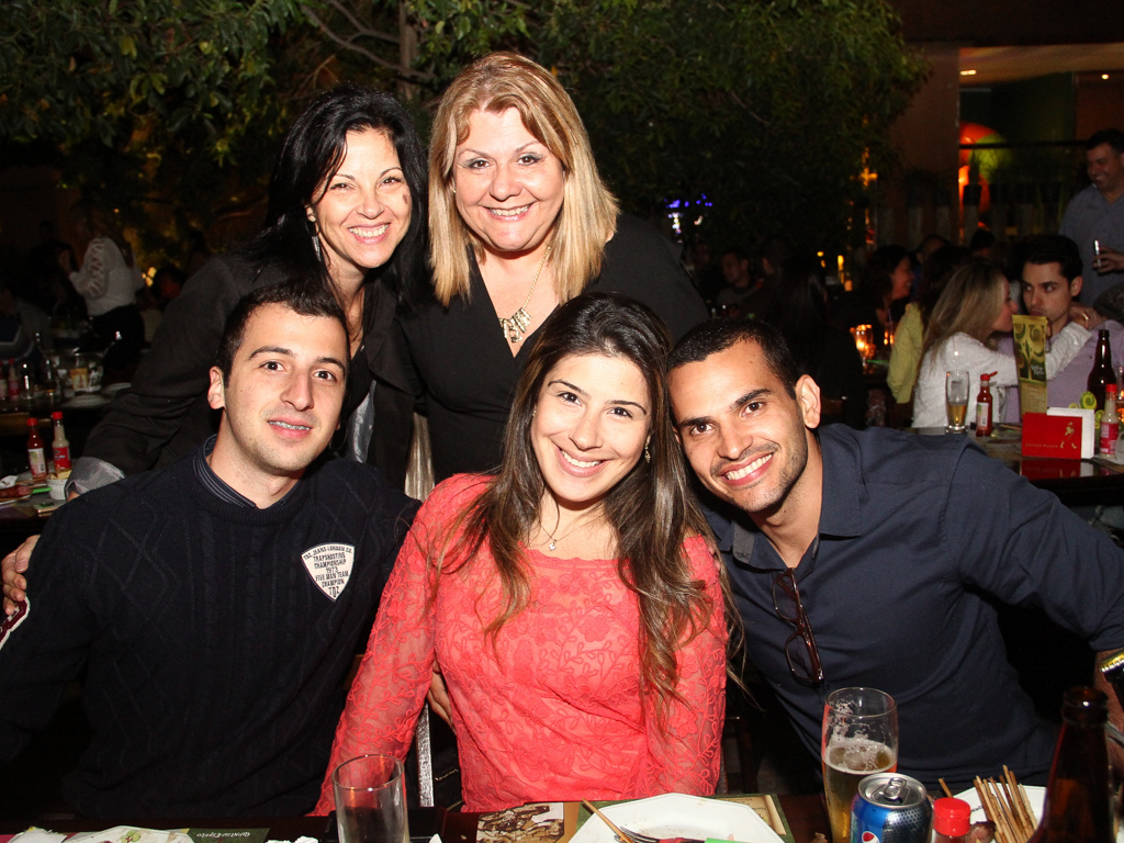 Quintal do Espeto inaugurou sua 4 ª unidade com show do cantor Jorge Aragão Quintal do Espeto inaugurou sua 4 ª unidade com show do cantor Jorge Aragão