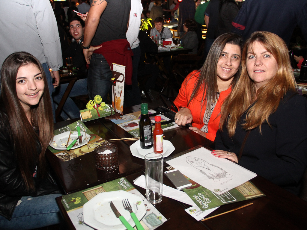 Quintal do Espeto inaugurou sua 4 ª unidade com show do cantor Jorge Aragão Quintal do Espeto inaugurou sua 4 ª unidade com show do cantor Jorge Aragão