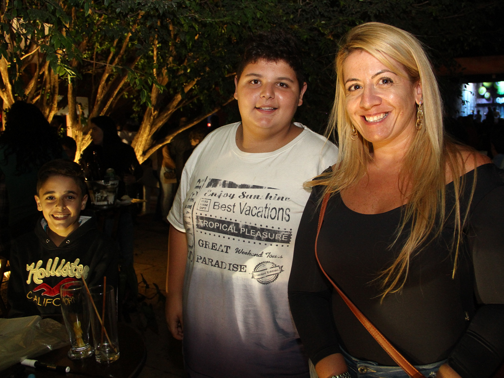 Quintal do Espeto inaugurou sua 4 ª unidade com show do cantor Jorge Aragão Quintal do Espeto inaugurou sua 4 ª unidade com show do cantor Jorge Aragão