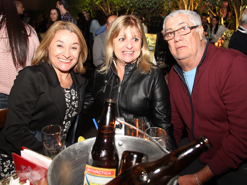 Quintal do Espeto inaugurou sua 4 ª unidade com show do cantor Jorge Aragão Quintal do Espeto inaugurou sua 4 ª unidade com show do cantor Jorge Aragão