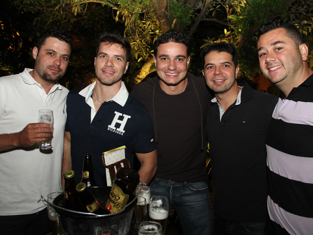 Quintal do Espeto inaugurou sua 4 ª unidade com show do cantor Jorge Aragão Quintal do Espeto inaugurou sua 4 ª unidade com show do cantor Jorge Aragão