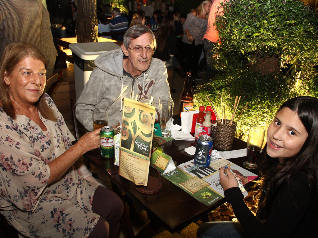 Quintal do Espeto inaugurou sua 4 ª unidade com show do cantor Jorge Aragão Quintal do Espeto inaugurou sua 4 ª unidade com show do cantor Jorge Aragão