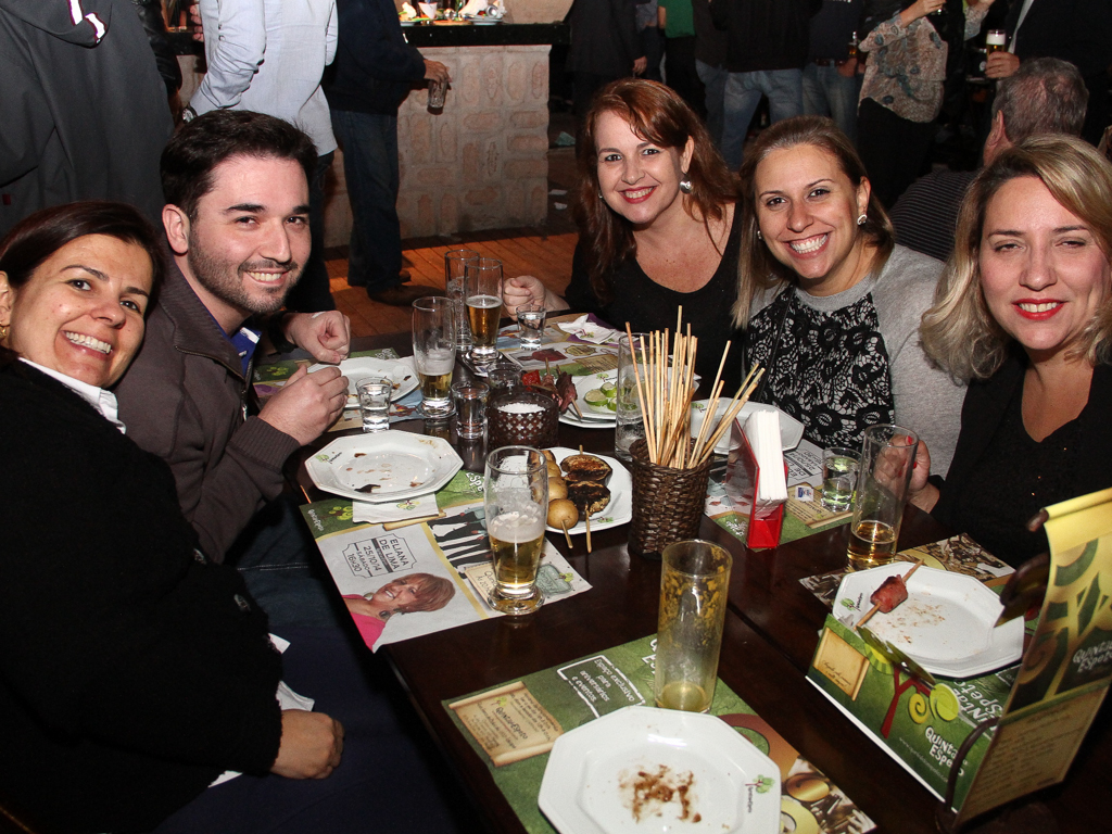 Quintal do Espeto inaugurou sua 4 ª unidade com show do cantor Jorge Aragão Quintal do Espeto inaugurou sua 4 ª unidade com show do cantor Jorge Aragão