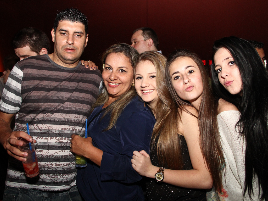 Quintal do Espeto inaugurou sua 4 ª unidade com show do cantor Jorge Aragão Quintal do Espeto inaugurou sua 4 ª unidade com show do cantor Jorge Aragão