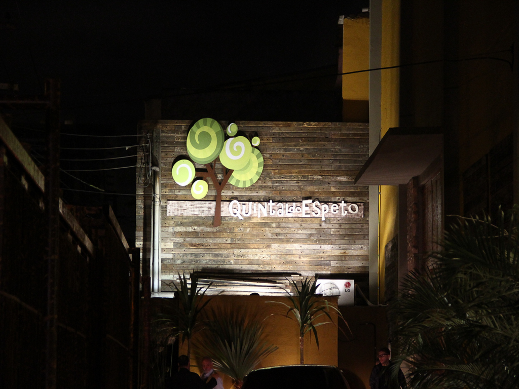 Quintal do Espeto inaugurou sua 4 ª unidade com show do cantor Jorge Aragão Quintal do Espeto inaugurou sua 4 ª unidade com show do cantor Jorge Aragão